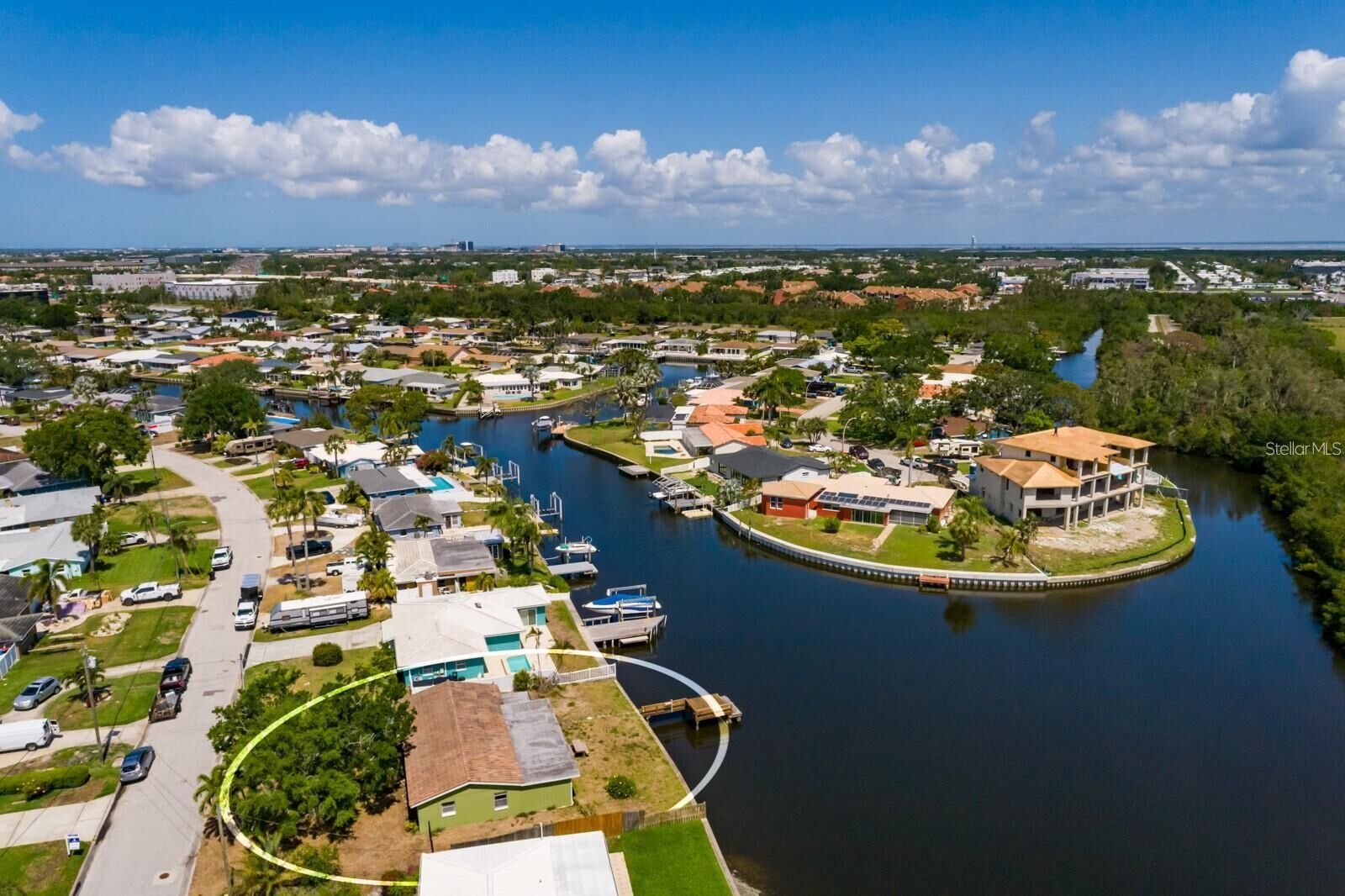 Property Photo:  9439 Sun Isle Drive NE  FL 33702 