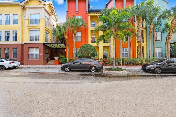 Property Photo:  2440 W Horatio Street 1012  FL 33609 