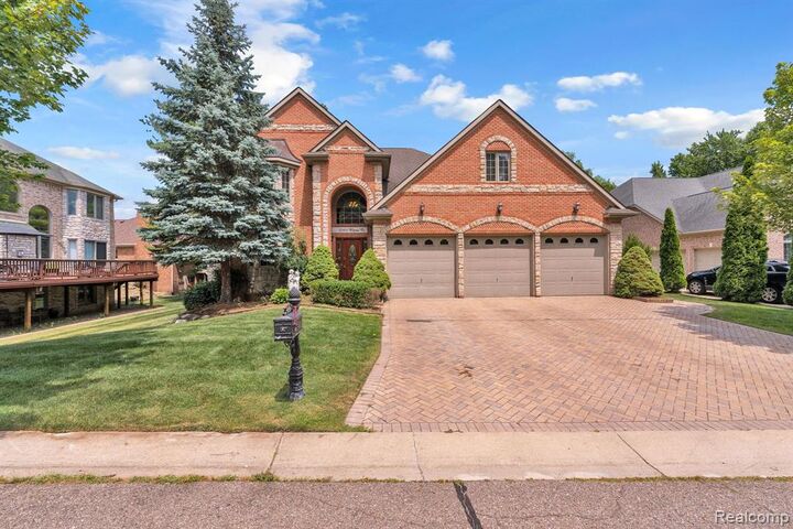 Property Photo: 32404 Maria Court MI 48152 4275