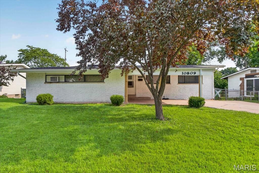 Property Photo: 10809 Ridgecrest Drive MO 63074