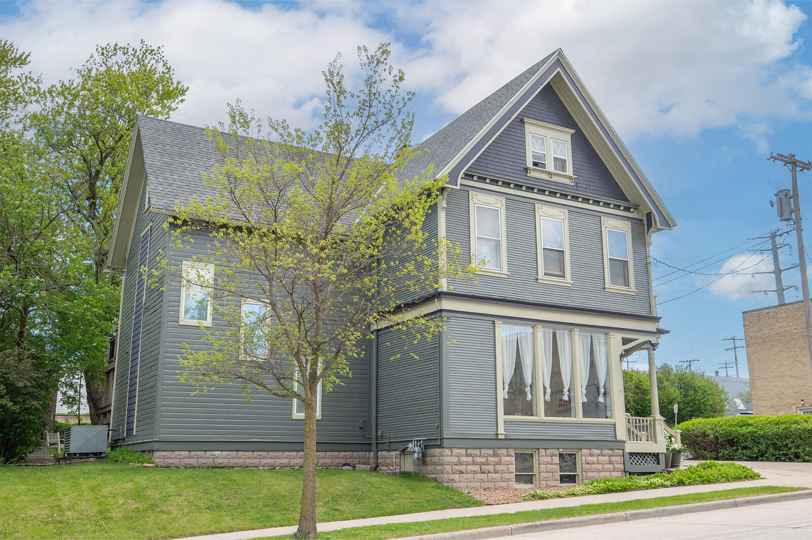 Property Photo:  531 W Grand Ave  WI 53074 