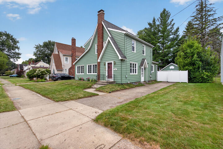 Property Photo: 912 S Wisner Street MI 49203