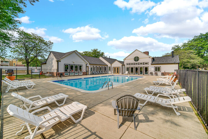Property Photo:  213 Glengarry Drive 211  IL 60108 