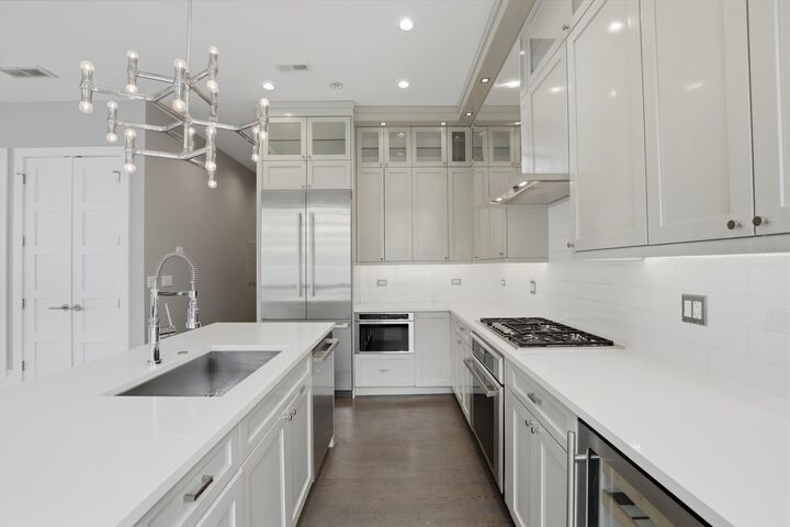 Property Photo: 1258 N Milwaukee Avenue 2N IL 60622