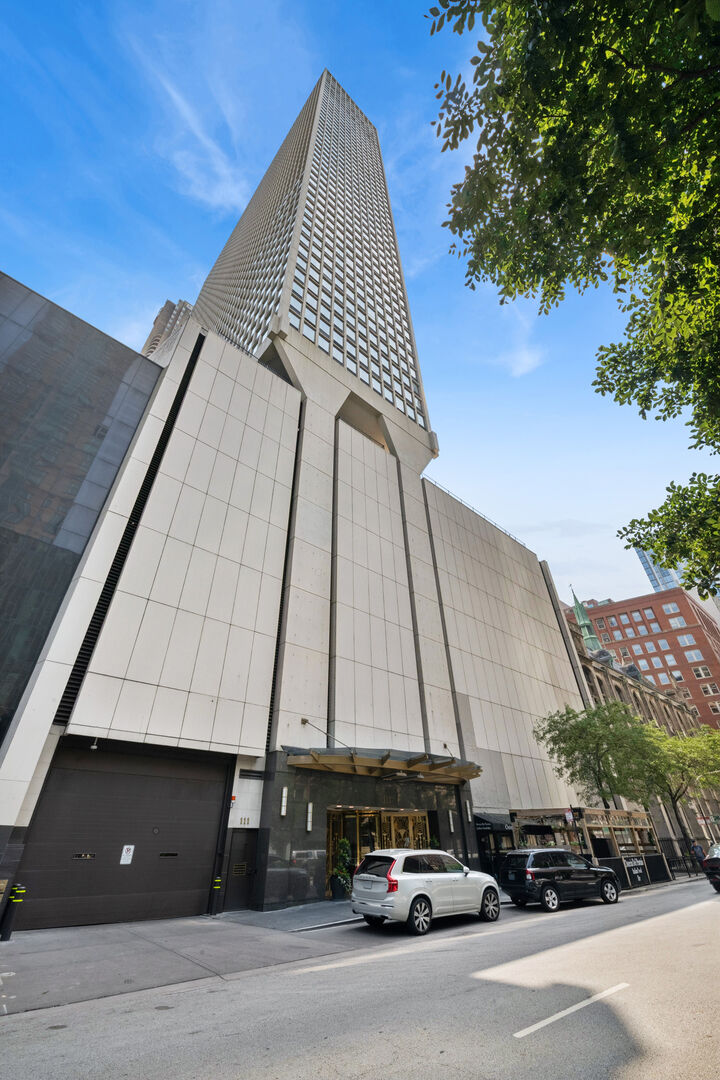 Property Photo: 111 E Chestnut Street 47F IL 60611