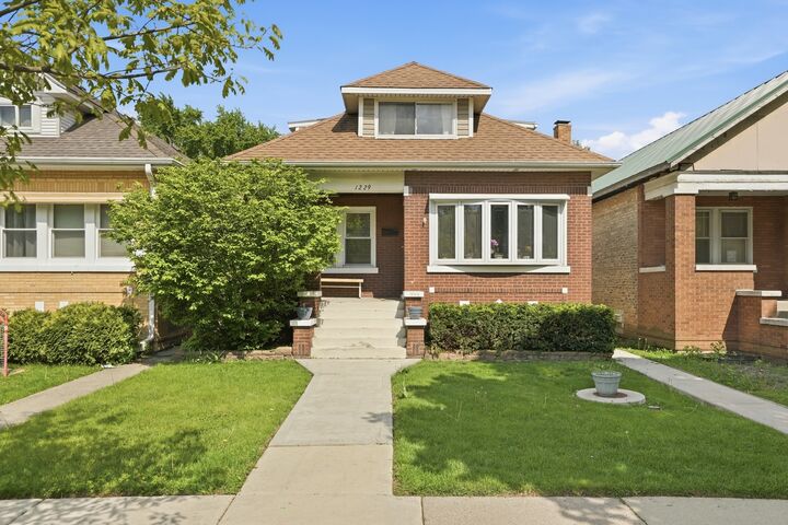 Property Photo: 1229 Maple Avenue IL 60402