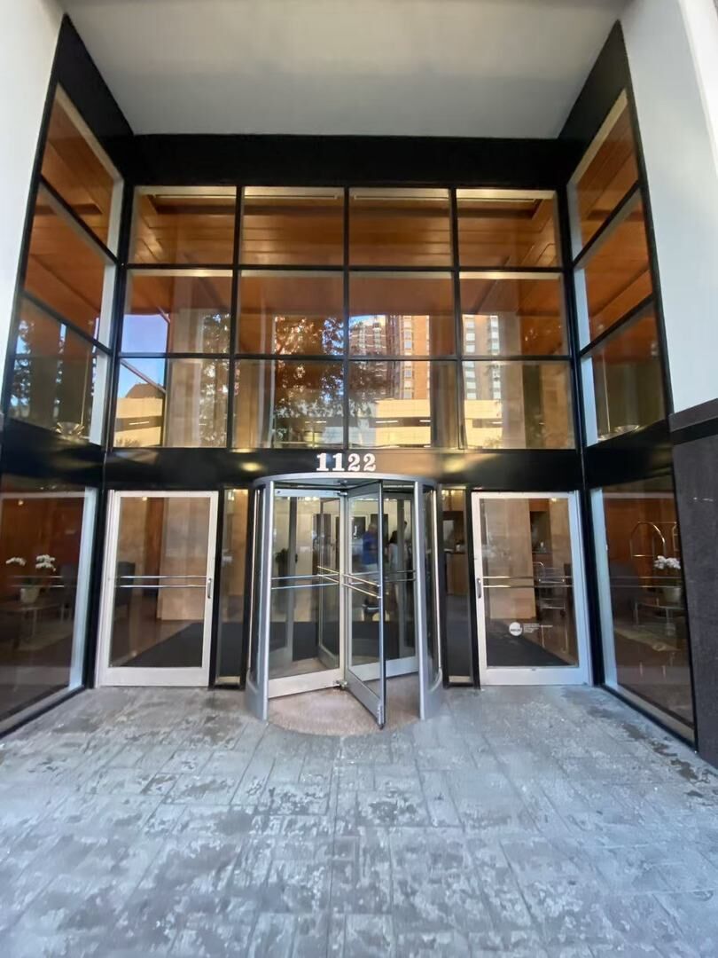 Property Photo:  1122 N Clark Street 1607  IL 60610 