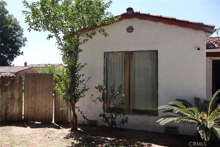 Property Photo:  825 S Bluff  CA 90640 