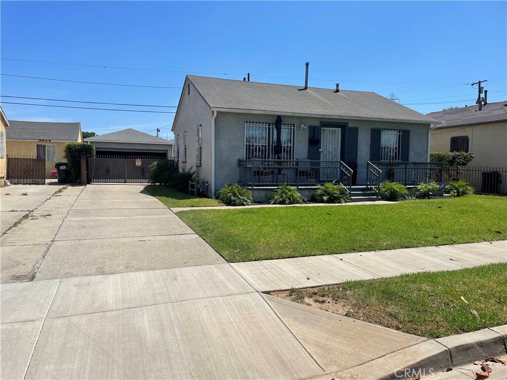 Property Photo: 728 E 121st CA 90059