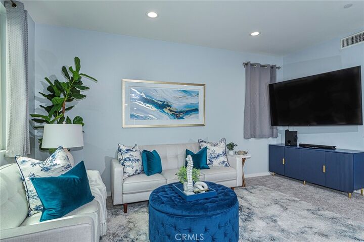 Property Photo:  10251 Angel  CA 91331 