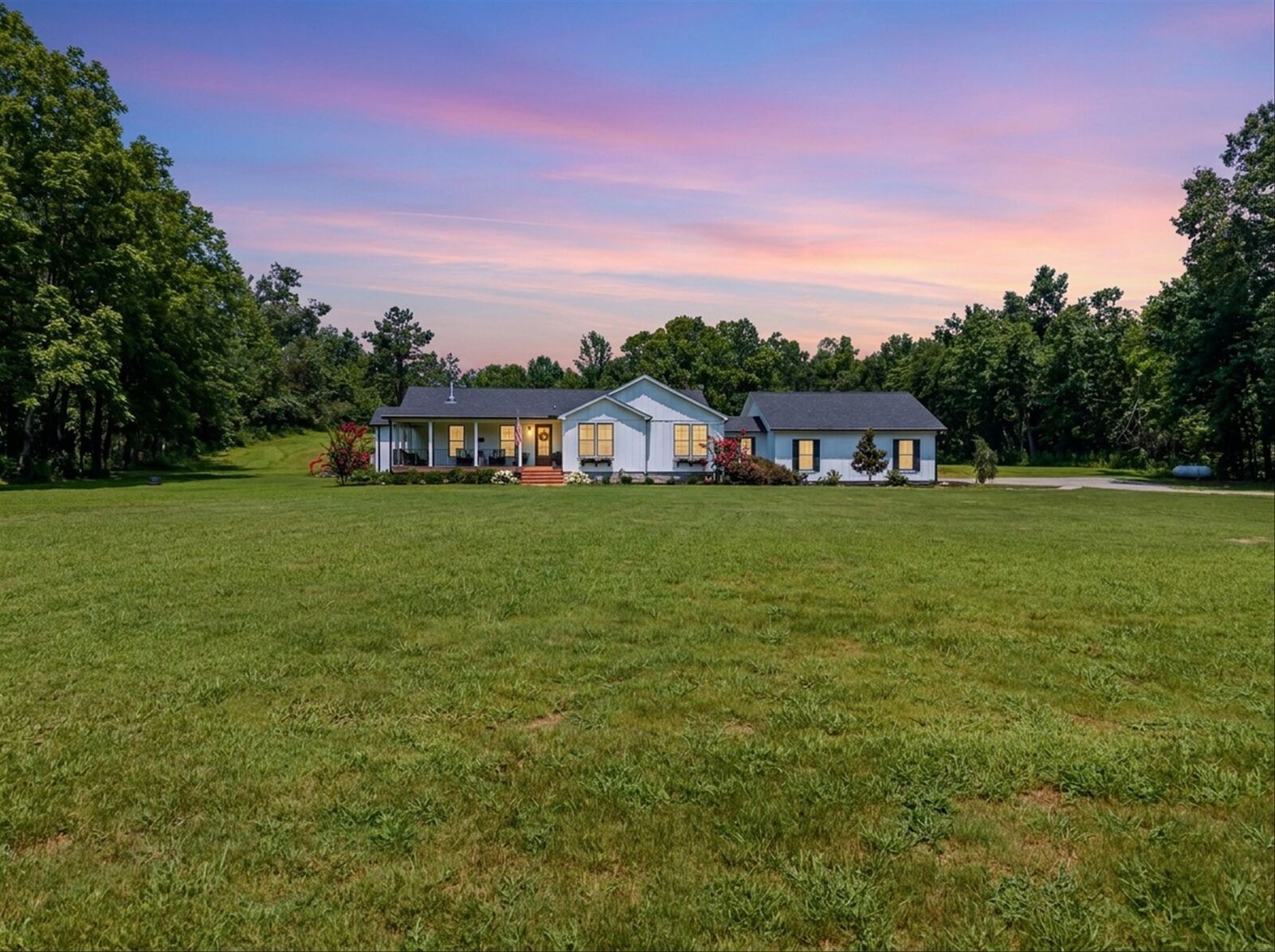 Property Photo:  900 Ed Renfroe Cir  TN 38311 