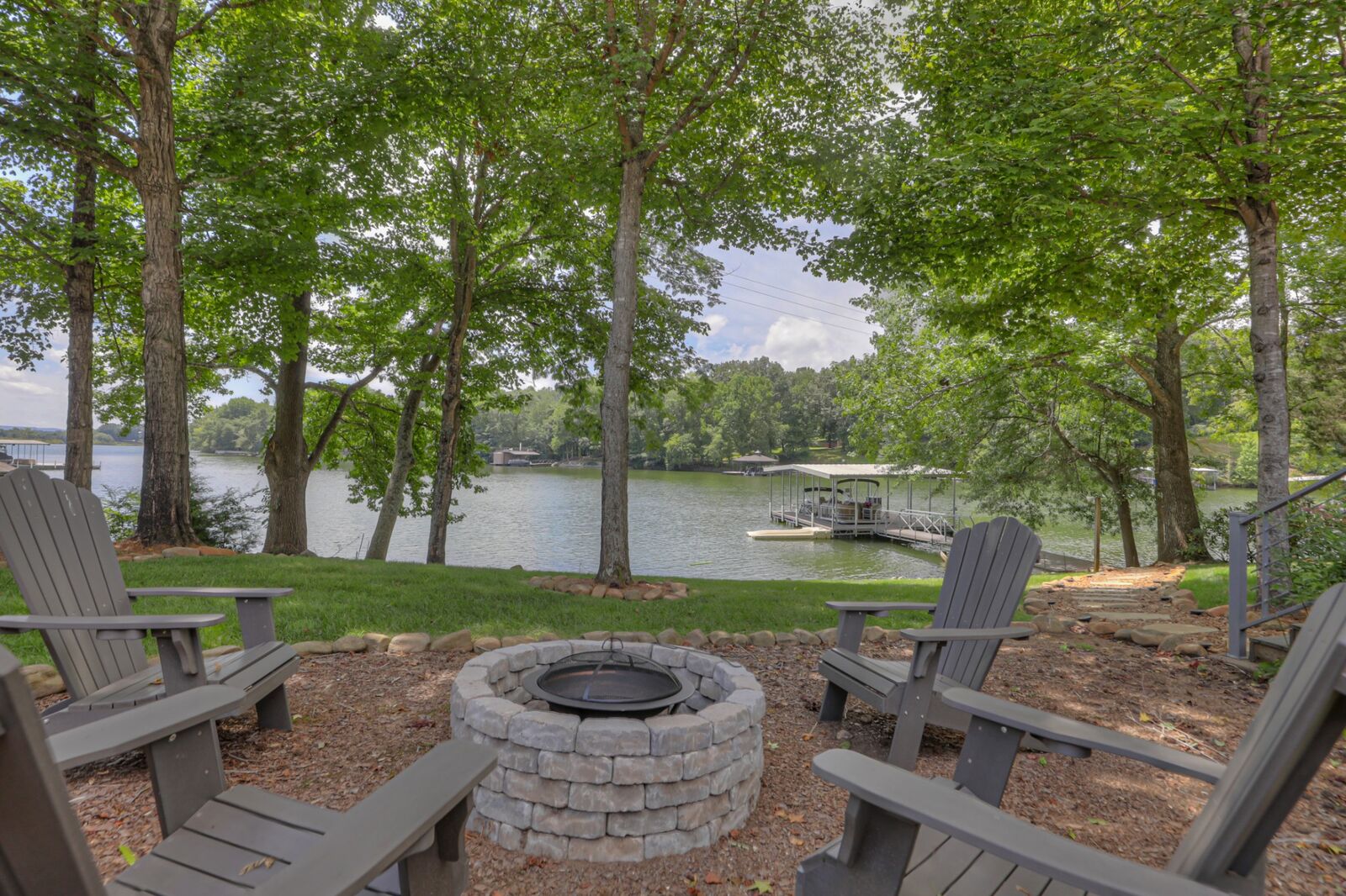 Property Photo:  117 Lake St  TN 37330 