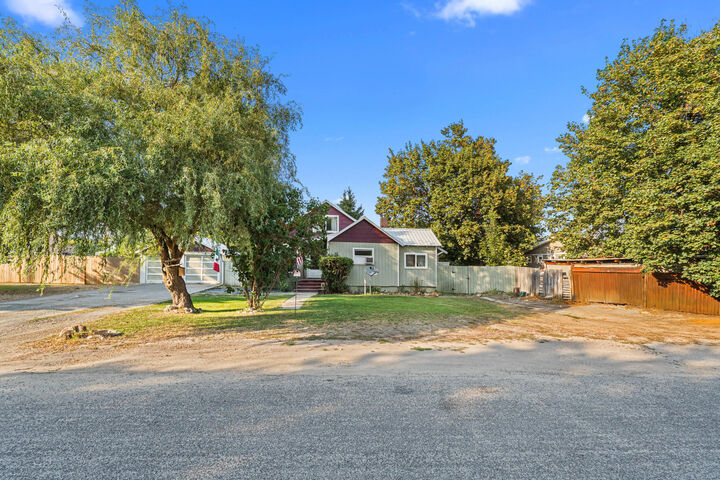Property Photo: 206 W Jenkins Ave WA 99109