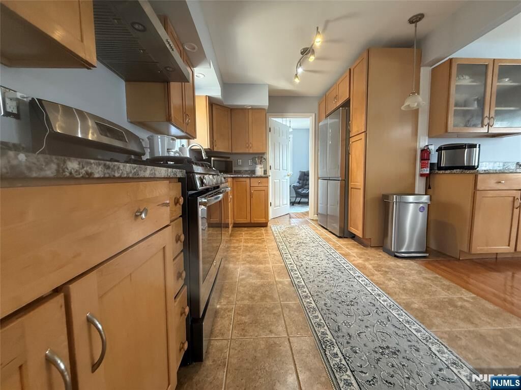 Property Photo:  508 3rd Avenue 2  NJ 07071 