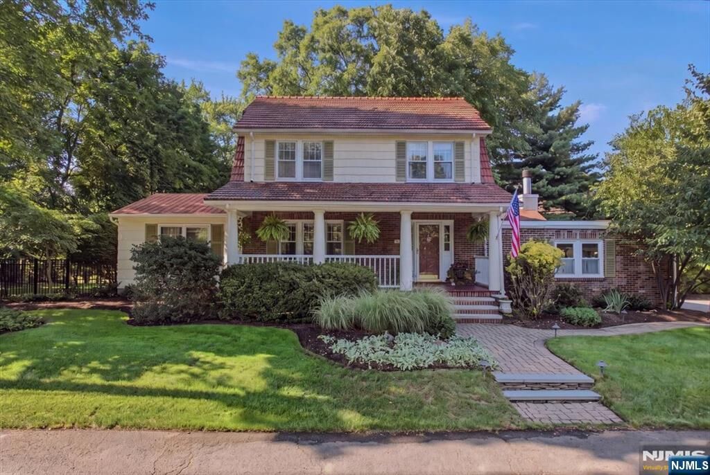 Property Photo:  15 Short Place  NJ 07640 