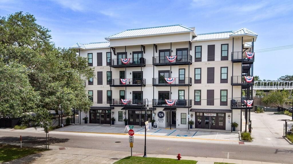 Property Photo:  124 Court Street 402  MS 39520 