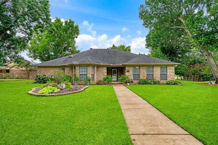 Property Photo: 940 Brandyn Place TX 75462