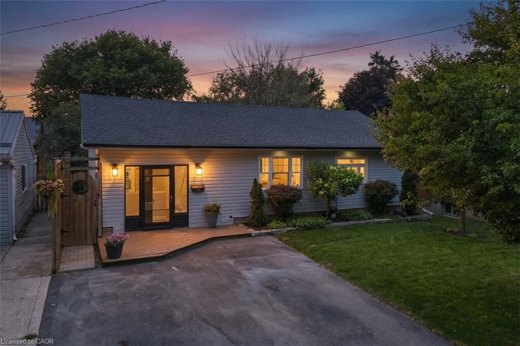 Property Photo:  26 Market Street  ON N2K 1H2 