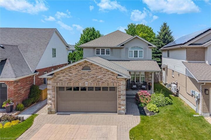 17 Carroll Crescent — photo 1