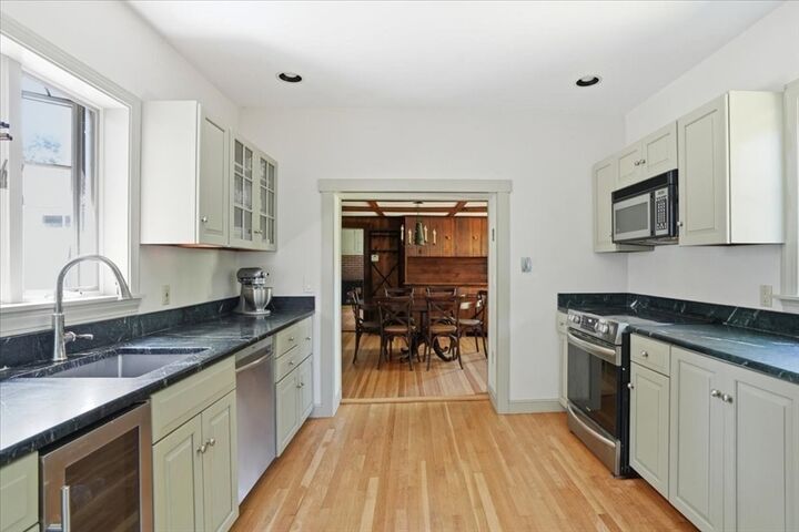 Property Photo: 424 Main St MA 02043