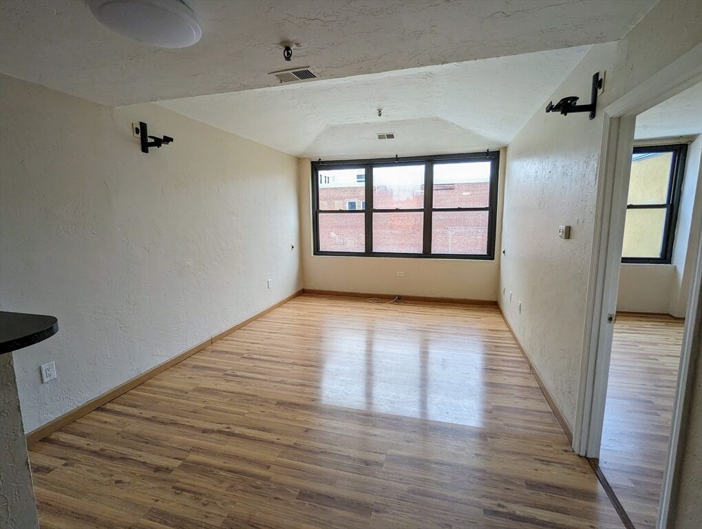 Property Photo:  17 Federal St 401F  MA 01608 