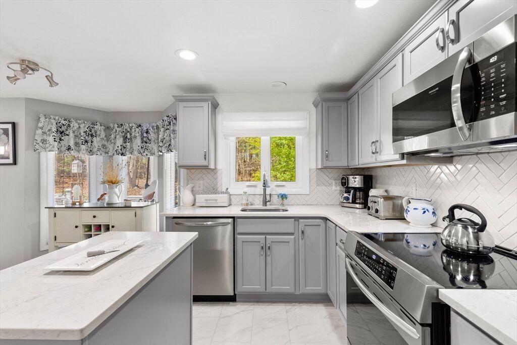 Property Photo:  35 Pilgrim Village Road 402  MA 02780 