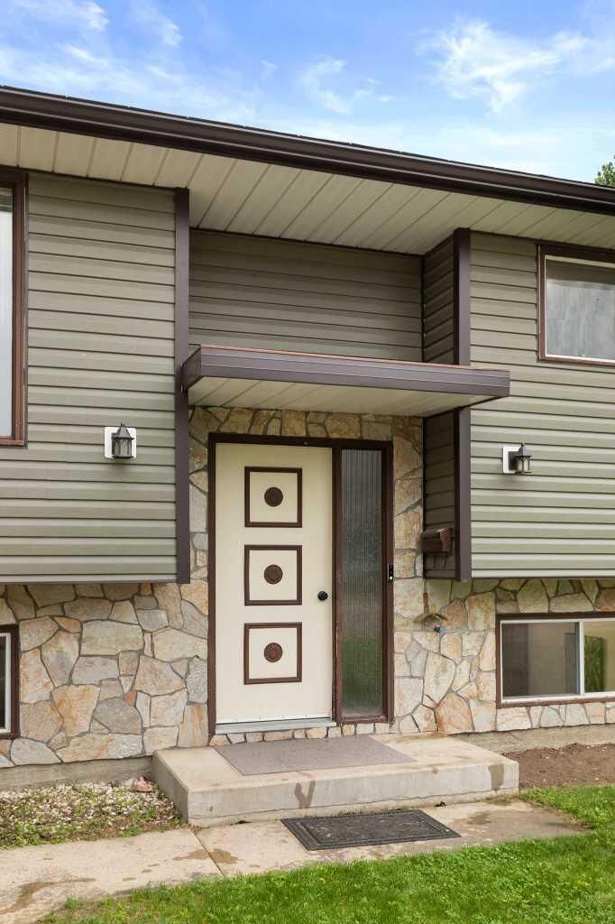 Property Photo:  447 8 Street SE  AB T1A 1L8 