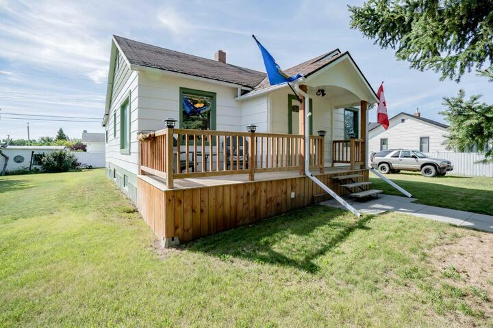 Property Photo:  4903 53 Ave  AB T0H 1W0 
