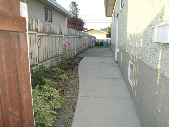 Property Photo: 31 Huntford Road NE AB T2K 3Y8