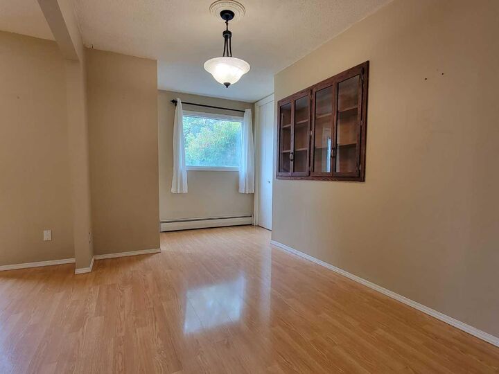 Property Photo:  10215 106 Avenue  AB T8V 1K2 