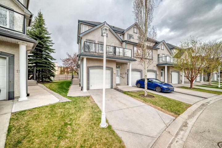 Property Photo:  156 Simcoe Place SW  AB T3H 0X7 