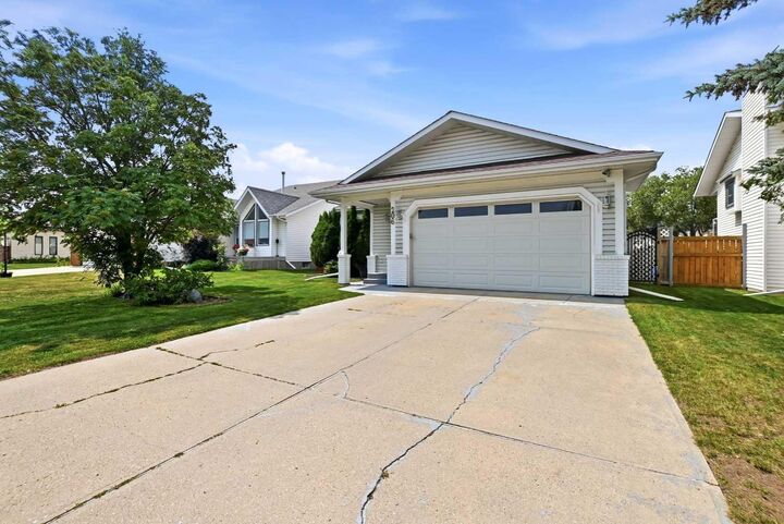 Property Photo: 206 Davison Drive AB T4R 2E6