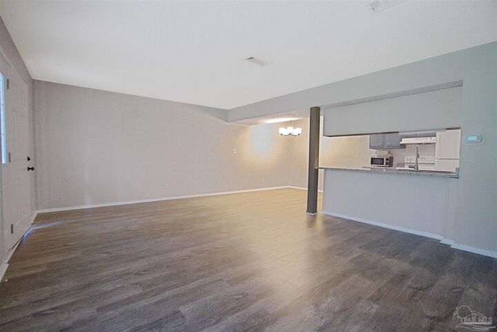 Property Photo:  3323 Kingswood Ct  FL 32514 