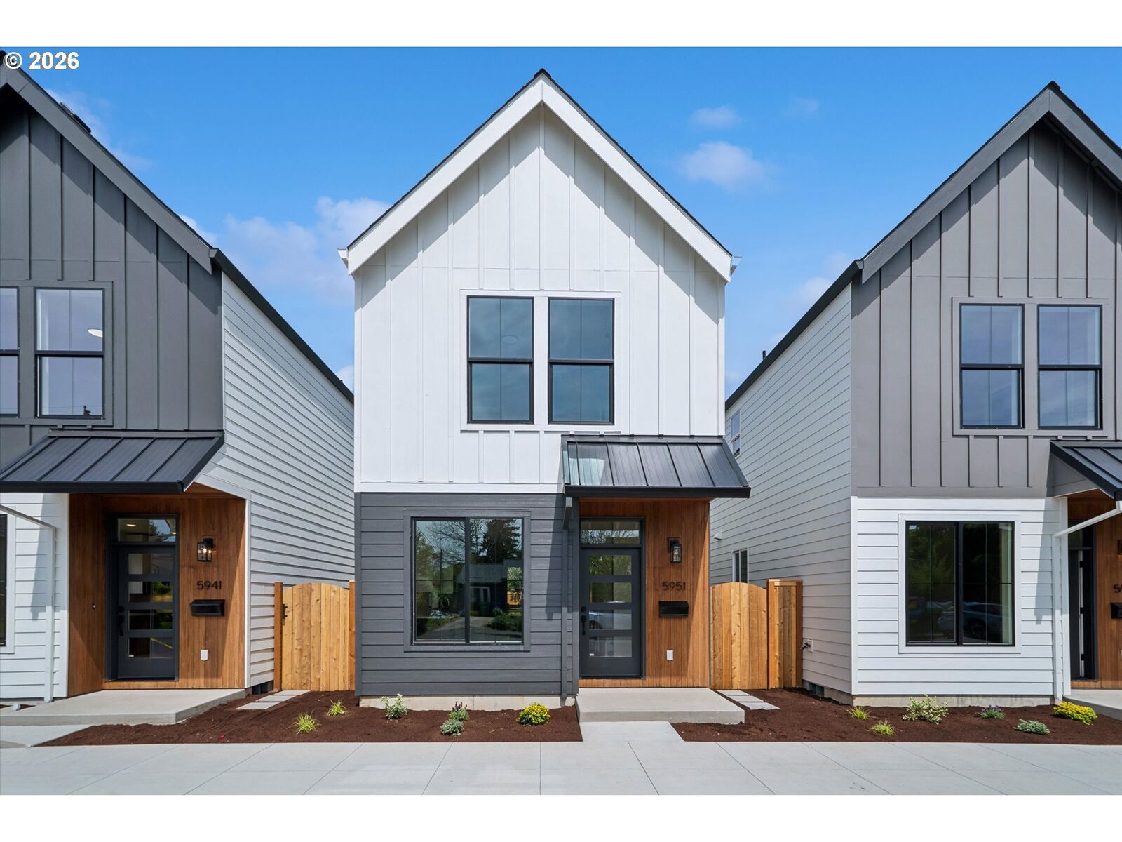 Property Photo: 5951 SE Reedway St OR 97206