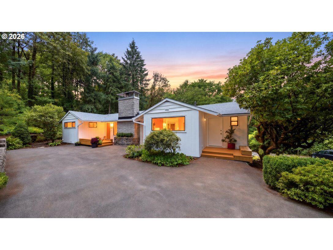 Property Photo:  1111 SW Coronado St  OR 97219 