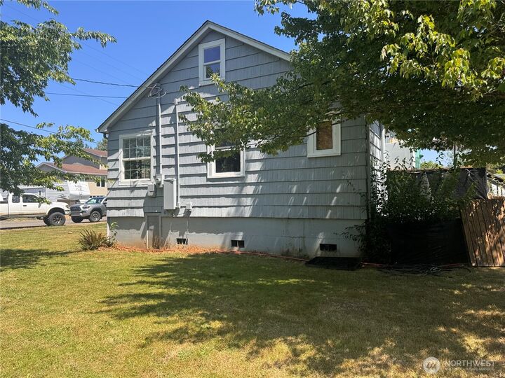 Property Photo:  1287 SW Sylvenus Street  WA 98532 