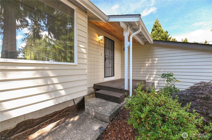 Property Photo: 16420 W Lake Goodwin Road WA 98292