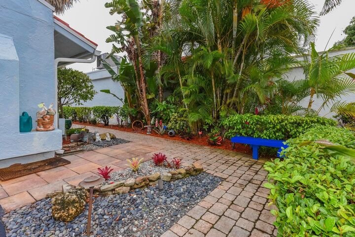 Property Photo:  5518 Ainsley Court  FL 33437 