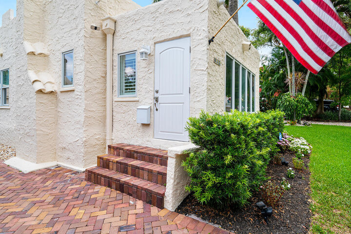 Property Photo: 813 Avon Road FL 33401