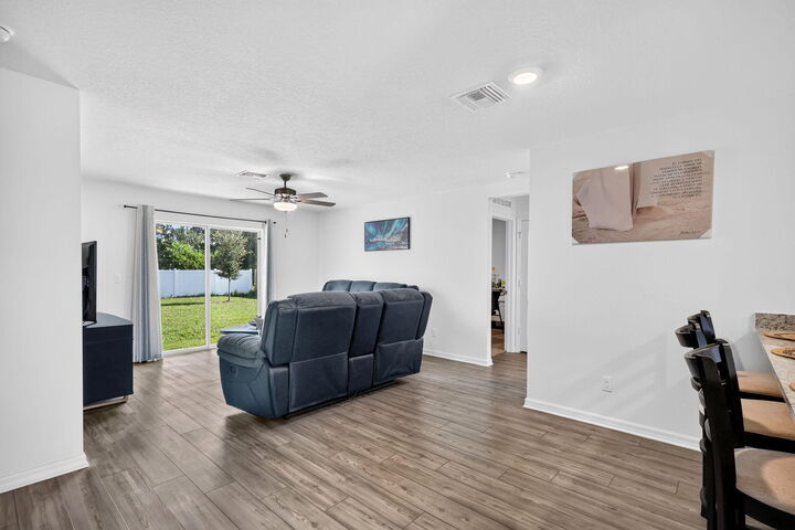 Property Photo:  491 SW Dailey Avenue  FL 34953 