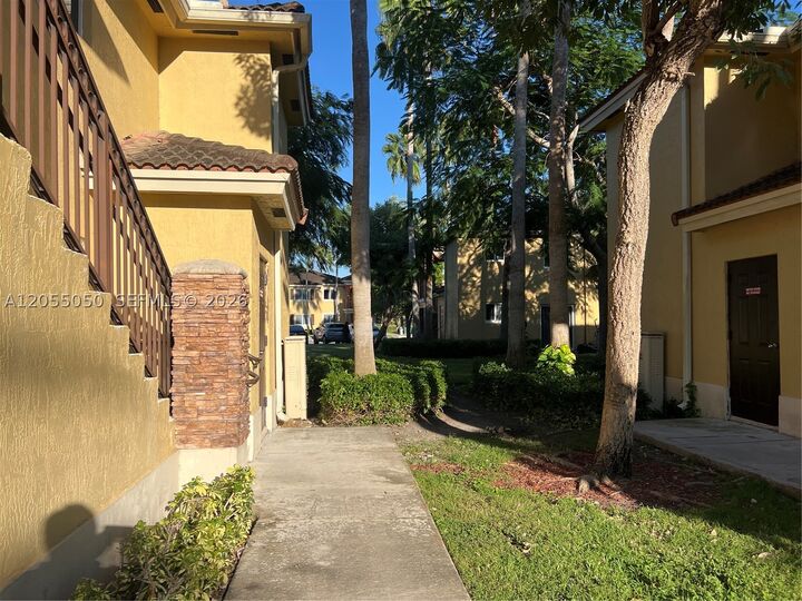 Property Photo: 985 NE 33rd Ter 104 FL 33033