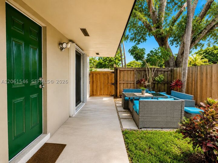 Property Photo: 2611 SW 13th Ave 1-2 FL 33315
