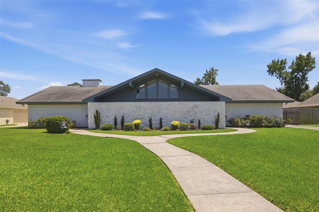 Property Photo:  1201 Inverness Drive  LA 70605 