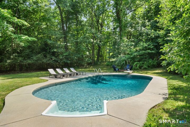 Property Photo:  19 Laura Lane  CT 06478 