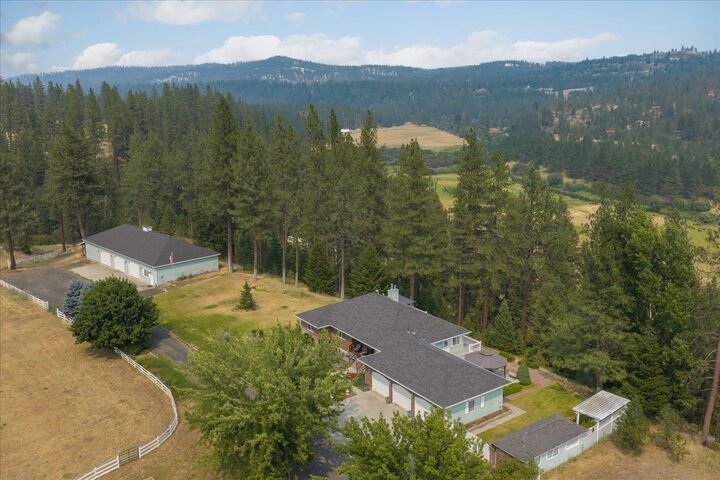 Property Photo:  29414 N Selkirk View Dr  WA 99003 