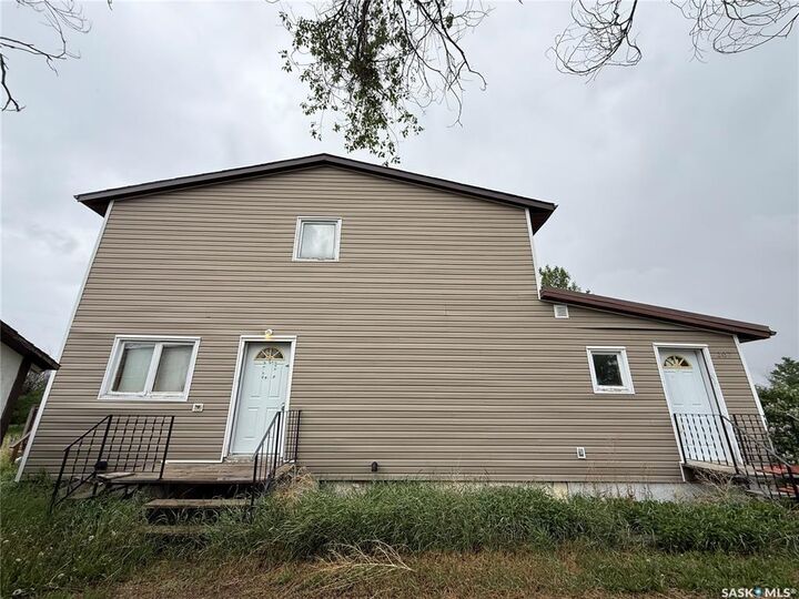 Property Photo:  207 Main Street  SK S4P 2K5 