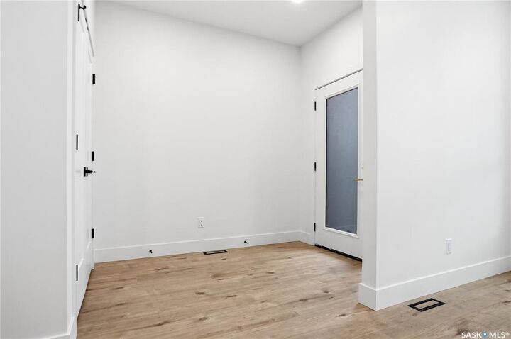 Property Photo:  317 11th Street E  SK S7N 0E5 