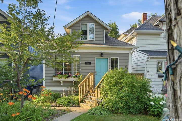 Property Photo:  704 32nd Street W  SK S7L 0T4 
