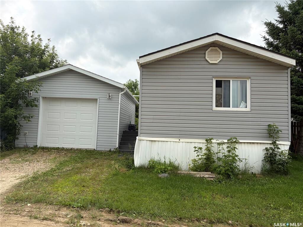 Property Photo:  59 Mulberry Road  SK S7B 0A4 