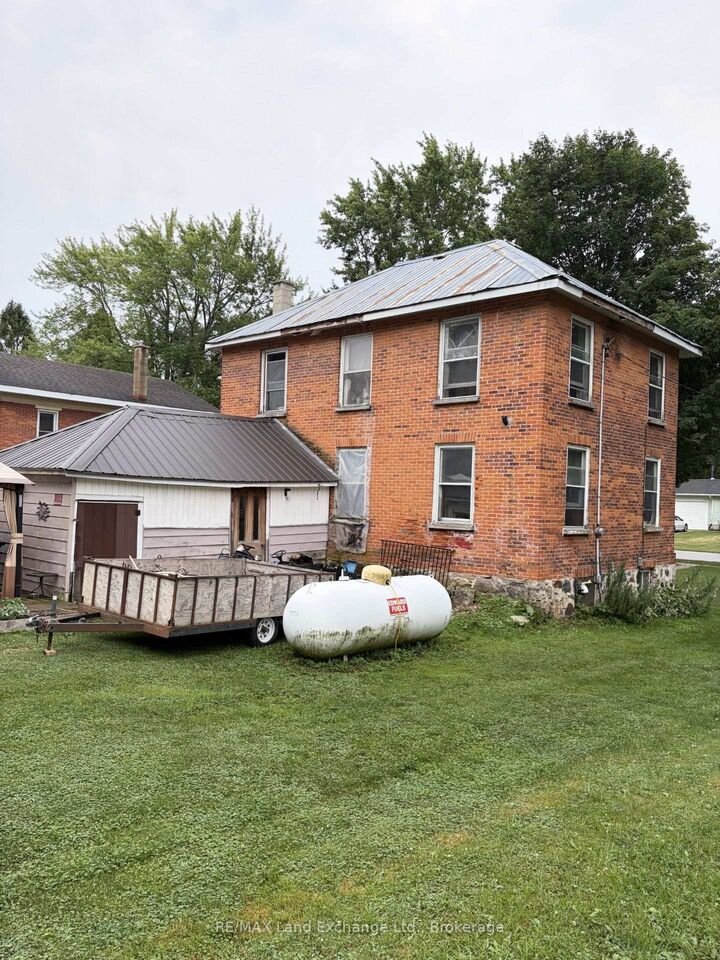 Property Photo: 1064 Howick Street ON N0G 2X0